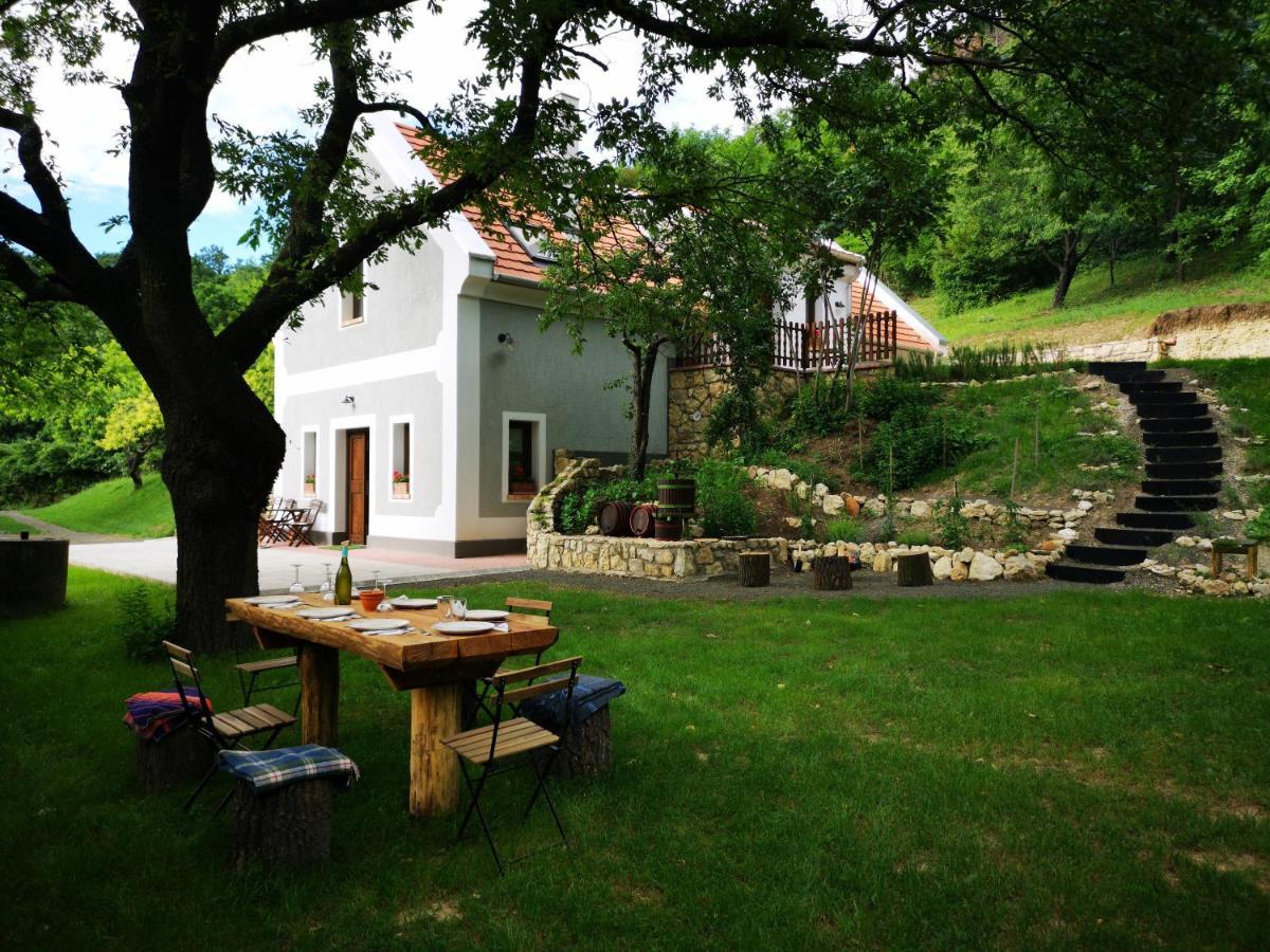 Kosbor Vendégház Monoszlo Exterior foto