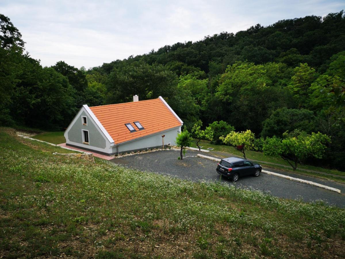 Kosbor Vendégház Monoszlo Exterior foto