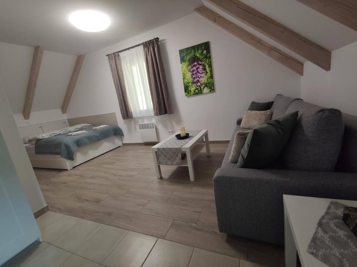 Kosbor Vendégház Monoszlo Exterior foto